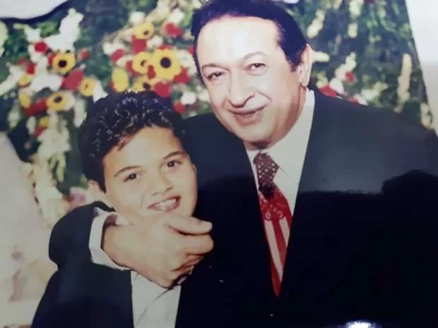 ظهور الإبن السري لنور الشريف بعد اكثر من عشرين عاماً من الغياب وبوسي في صدمة بعد ما شاهدته