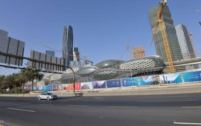 السعودية.. ترفع حظر التجول كاملا وتعلن موقف العمرة والطيران