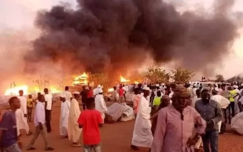 رعب نيران تخرج من باطن الارض وتلتهم مئات البيوت في هذه الدولة العربية