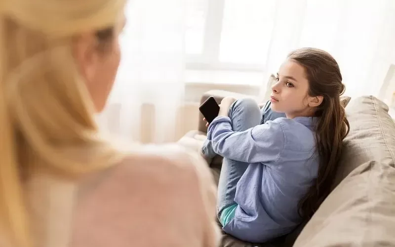 نصائح ذهبية لتكسب طفلتك المراهقة في السن الصعب.