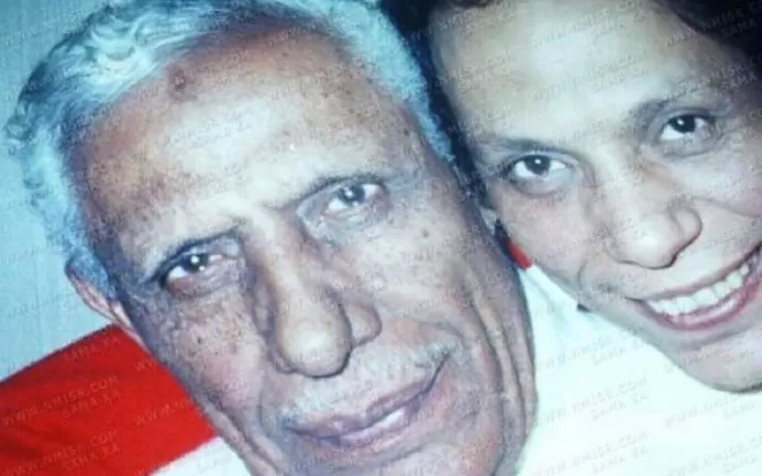 الزعيم عادل إمام يعض أصابع الندم بعد سنوات من تجاهله حضور جنازة والده خوفاً من كشف مهنته الحقيقية ويروي القصة الكاملة