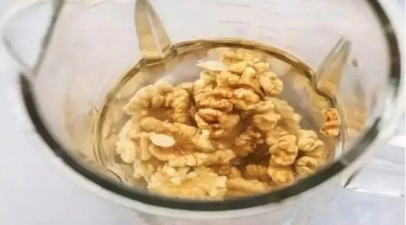 منقوع الجوز الرهيب سيغير حياة مرضى السكري ويخلصهم من مشاكل الفحولة المرتبطة بالسكري عند تناوله بهذه الطريقة