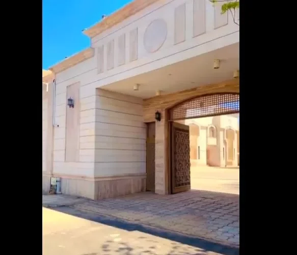 شاهد: هذا القصد الفخم في السعودية معروض للبيع بسعر لا يصدق