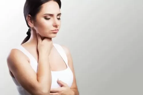 اعراض وعلامات الاصابة بسرطان الغدة الدرقية