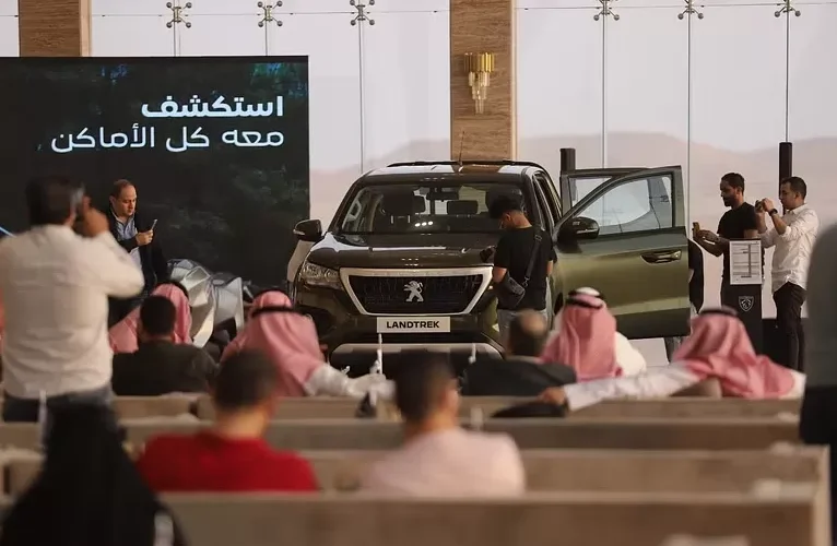 بمواصفات خيالية سيارة لاند تريك الجديدة في السعودية