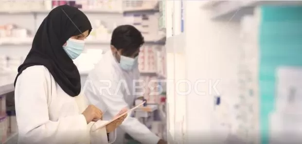 الأمن يقبض على سعودية  وهي تعمل هذا الشي مع بائع صيدلي في مستشفى تابع لوزارة الدفاع