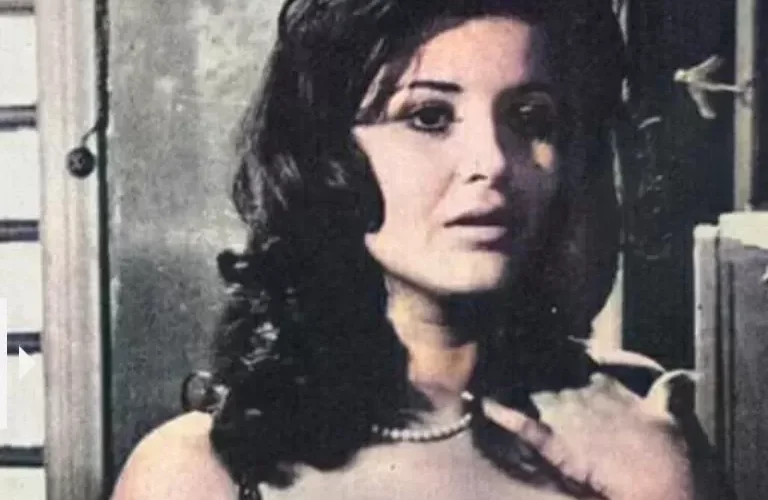 شاهد كيف استطاع رشدي اباظة تجريد ميرفت امين من كل ملابسها وتركها عارية تماماً في مشاهد ساخن من هذا الفيلم الممنوع من العرض