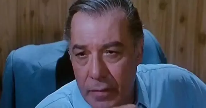 شاهد صورة نادرة لوحش الشاشة فريد شوقي وهو يقرأ القران قبل ساعات من وفاته وما ظهر بجانبه في الصورة اثار صدمت الجميع