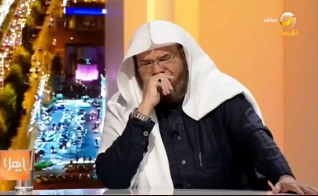 راقي شرعي سعودي يبكي مباشرة بعدما سأله مذيع على الهواء  عن مقابل الرقية ( لا تفضحني خلن مستور )