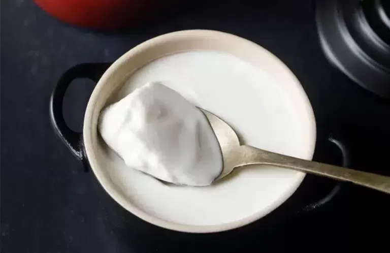 بعد ان تعرف فوائدة لن تتوقف عن تناول الزبادي على الريق