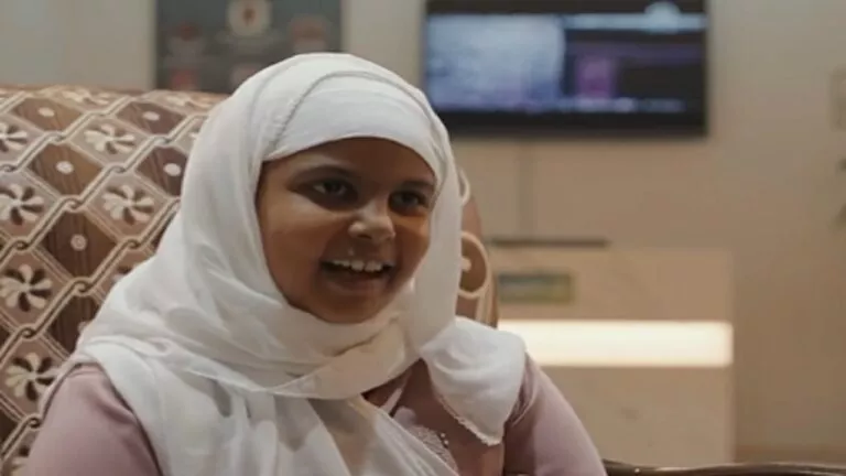 شاهد: فيديو يشعل السعودية لأصغر متطوعة لخدمة ضيوف الرحمن