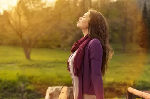 ثلاثة طرق تمنحك التنفس السليم لحماية رئتك من السموم