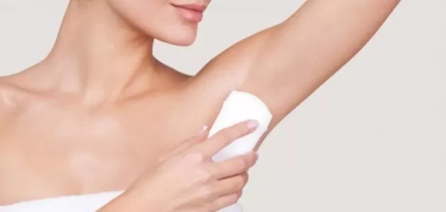 رائحته منعشة ولا يسبب التحسس .. اصنع بنفسك في خمس دقائق افضل مزيل عرق شخصي لك بهويتك الخاصة