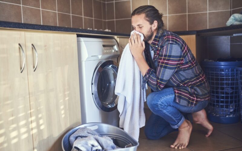 بسبب كورونا.. هل نحتاج إلى تغيير ملابسنا وغسلها بعد كل خروج من المنزل؟