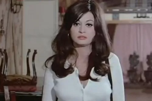 اعترافات وقحة لأشهر نجمة إغراء في مصر : الناس بتحب البوس وقولت لجوزي أنا مش بنت الشعراوي