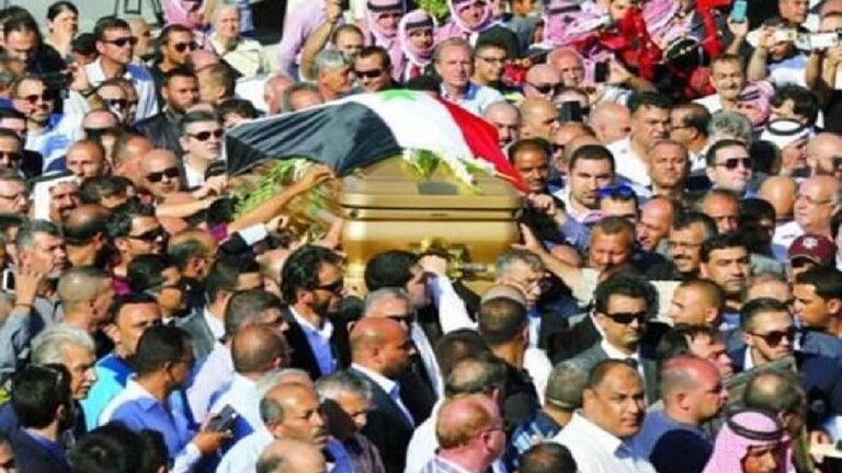 شاهد.. فيديو لكفيف يمني يعزف على العود ويؤدي أغنية شهيرة بشكل مذهل