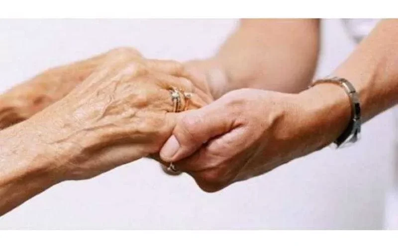 مستشار أسري: هذا سر السعادة الزوجية الأول