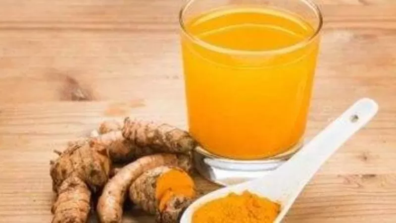 لماذا يجب عليك شرب منقوع الكركم كل يوم خاصة للمتزوجين ؟!