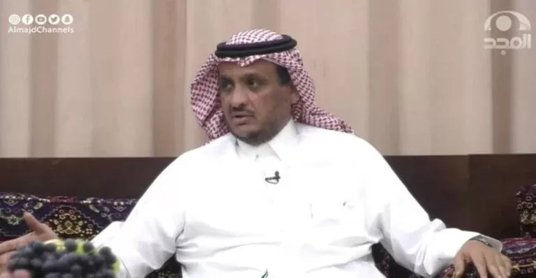 بالفيديو: قصة قديمة لصاحب دكان في نجد اتهم صديقه المزارع بسرقة أمواله.. وبعدما أعاد إليه الأخير المبلغ لم يتوقع هذه النهاية