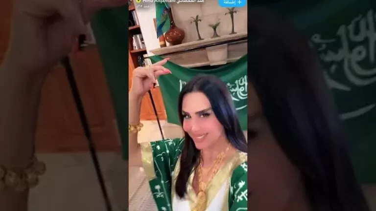 فيديو رقص جريء من هند القحطاني وبناتها احتفالاً باليوم الوطني يشعل السعودية بسبب ملابسها