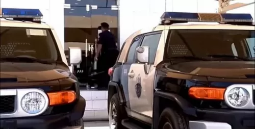 مواطن سعودي ينشر فيديو يتباهى بإقامة علاقة محرمة وتعاطي المخدرات