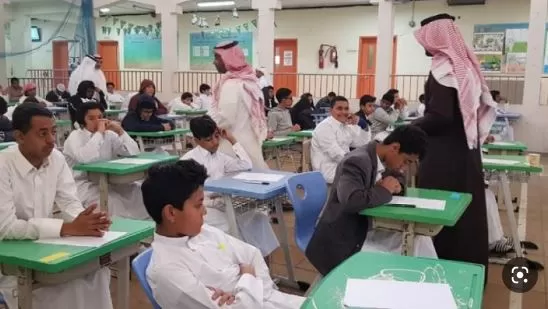 شاهد ماذا عمل المدرس السعودي مع طالب اجنبي بعد خروجه نهائياً من المملكة