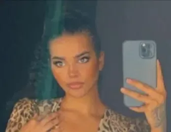 رهف القنون في ظهور فاضح مع صديقاتها المثليات في ملهى ليلى تصيب اسرتها بالصدمة