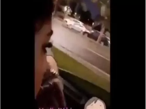 شاهد فتاة سعودية تتحرش بالشباب وتستدرجهم الى داخل سيارتها في وقت متأخر من الليل وتمارس معهم هذا العمل الفاضح