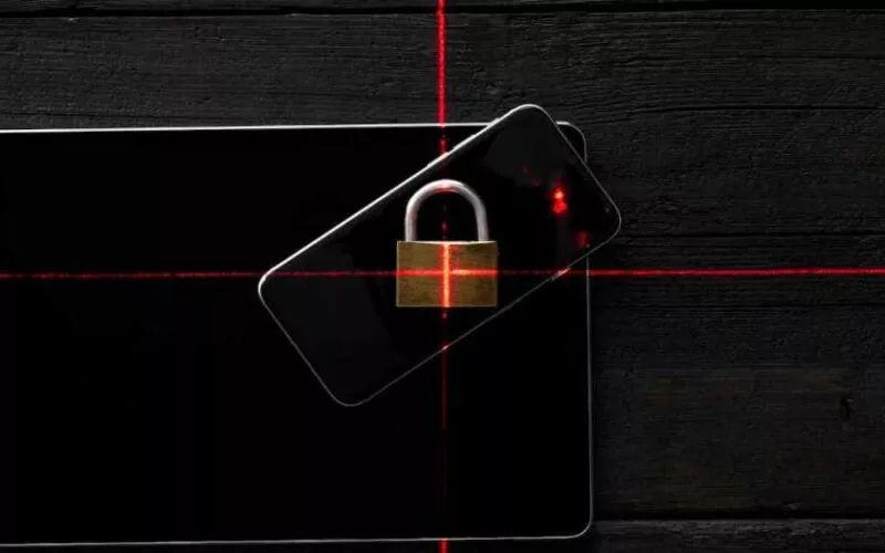 احذرو من هذا التطبيق المنتشر في الجوالات في السعودية يتجسس عليك ويسرق صورك وملفاتك بدون أن تشعر وهكذا يمكن أن تكتشفه ببساطة