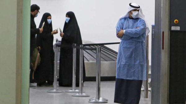 شاهد: ردة فعل هستيرية لعراقي شفي من فيروس كورونا