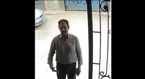 على طريقة متحرش المعادي.. مصري يهتك عرض طفلة في مدخل عقار