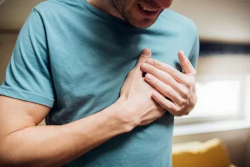 8 أعراض تُنذرك بالأزمة القلبية قبل شهر من حدوثها