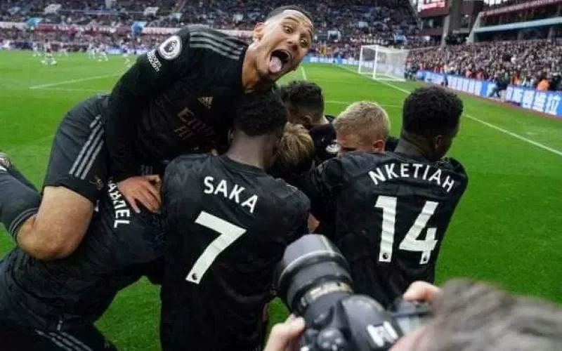 أرسنال يقهر أستون فيلا برباعية ويستعيد صدارة الدوري الإنجليزي