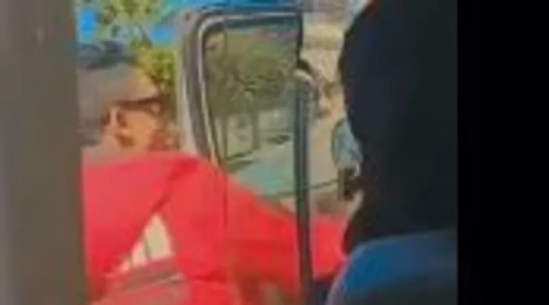 فيديو مرعب لسائق يقفز من سيارته ويتركها تسير وحدها وداخلها فتاتين انتقاماً منهما بسبب هذه الكلمات في مصر