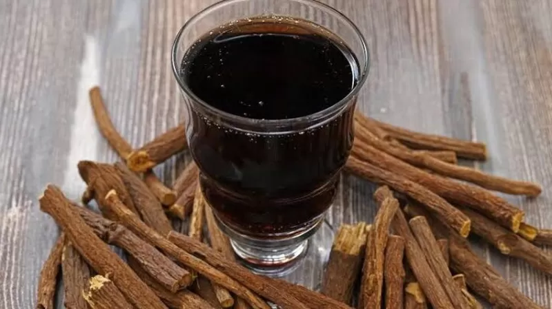 أسرار وفوائد.. مالا تعرفه عن العرقسوس معلومات لأول مرة ومتى يجب التوقف تماماً عن شربه !!