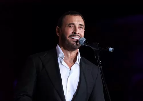 صدمة في شكل كاظم الساهر بعد عملية تجميل فاشلة وهكذا ظهر للجمهور بائساً منكسراً