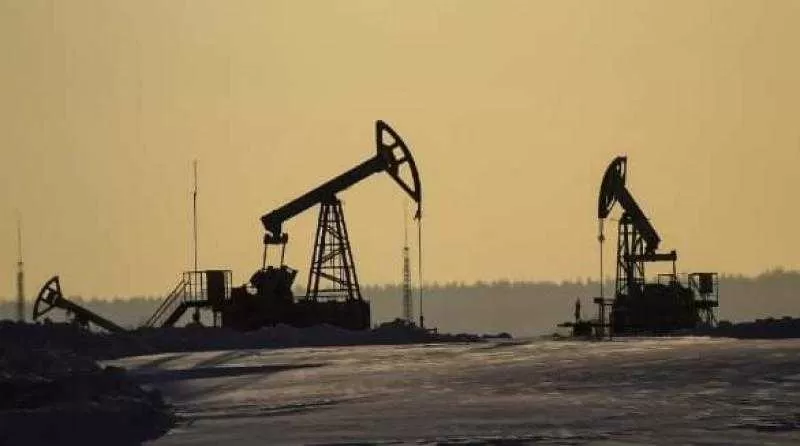 أسعار النفط تقفز مجددا عقب إعلان مفاجئ للسعودية ودول “أوبك+”