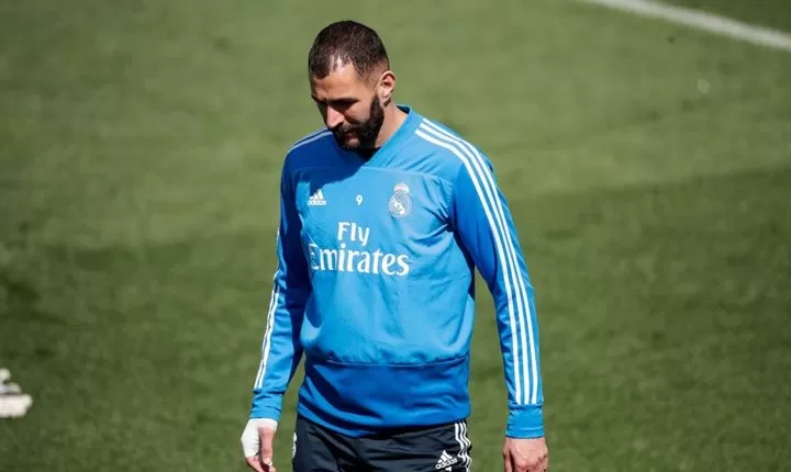 رسمياً: كريم بنزيما رئيساً للجمهورية