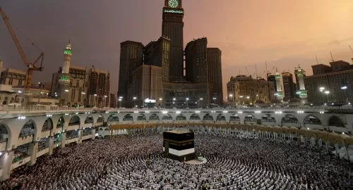 السعودية تفرض شرطاً جديداً على كل من يري الصلاة في الحرم