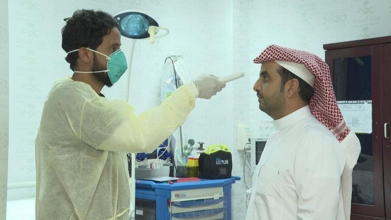 السعودية تعلق دخول مواطني مجلس التعاون الخليجي إلى مكة والمدينة