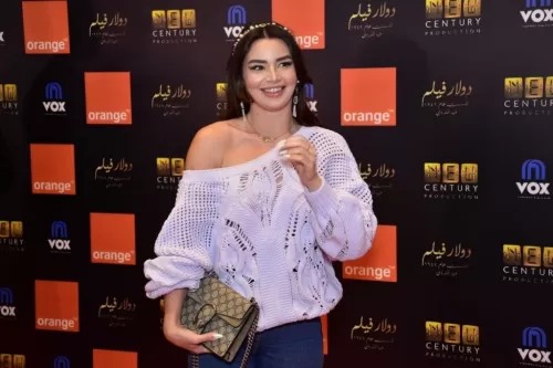 الراقصة جوهرة تصدم الجميع بصورة وهي ترتدي هذه الملابس