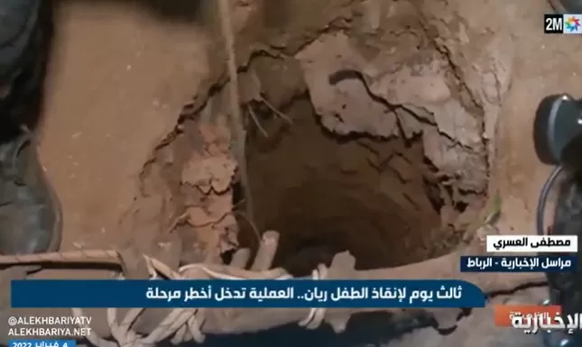 بعد انجراف التربة فوق البئر .. هل يبقى ريان حياً ؟