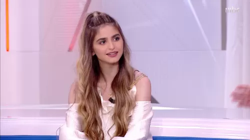 حلا الترك تنشر صور تظهر انوثتها المتفجرة ووالدتها في صدمة من فضاعة المنظر