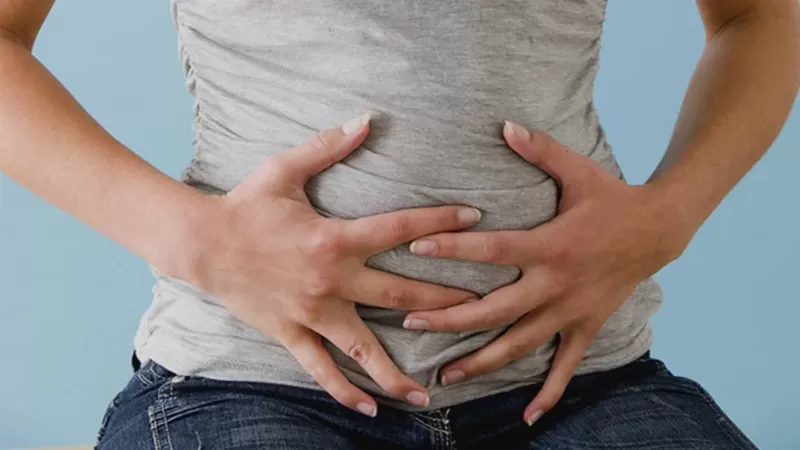 مخاطر قاتله يسببها اهمال تنظيف السرة .. تعرف عليها