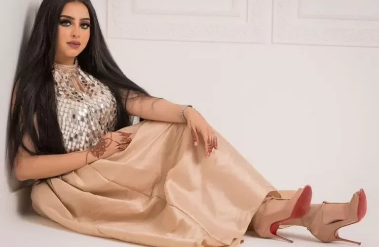 شاهد تسريب صور فاضحة للمهرة البحرينية بالهوت شورت في جلسة خاصة جداً