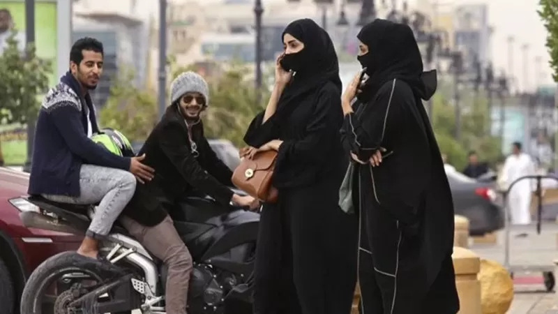 راقي شرعي يستدرج فتاة سعودية بزعم متلبسها ’’جني عاشق‘‘ وحينما بدأ يتحرش بجسدها كانت المفاجأة المزلزلة والذي لم يتوقع أحد حدوثها ! (فيديو)!