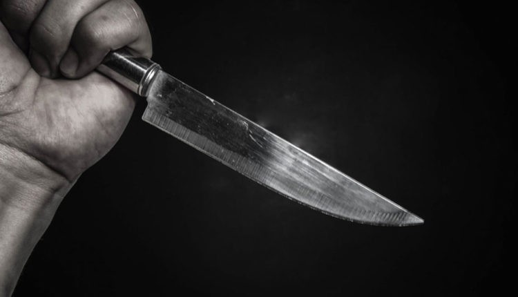 طعن امرأة حتى الموت وإصابة والدها ووالدتها بالطائف.. والقاتل يسلم نفسه