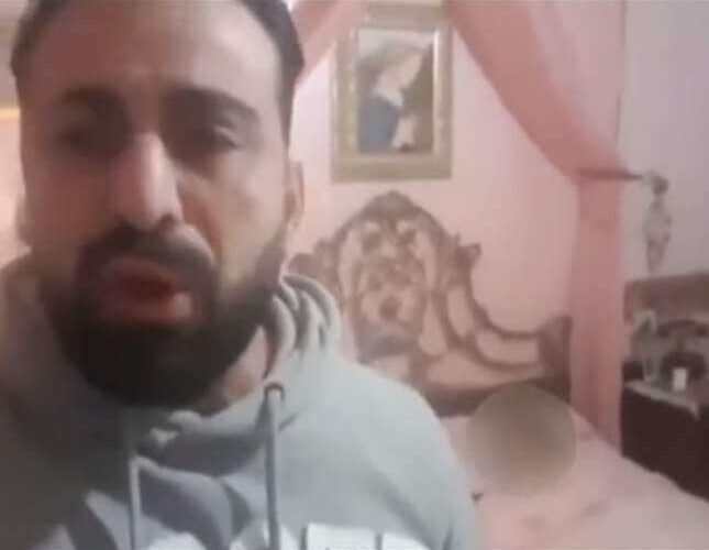 فيديو مؤثر: لإيطالي مقيم مع شقيقته الميته بسبب “كورونا” والسلطات الرسمية تتجاهله