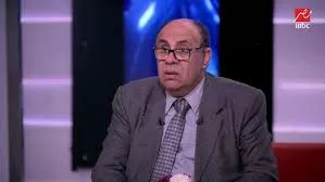 مبروك عطية ينفعل على متصلة: (تضاريسك باينة يا بت، إتلمي)!?