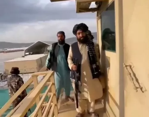 من هذه الدولة الخليجية جاءت اول طائرة لتهبط في مطار افغانستان بعد سيطرة طالبان  عليه